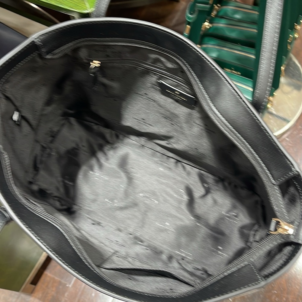 Kate Spade Schuyler Medium Tote
COLOR:
Black
NWT - Picture 9 of 16